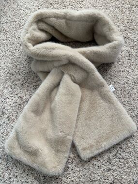 Faux Fur Scarf in Light Beige